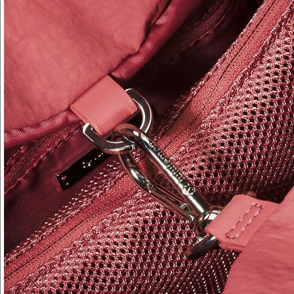 NWT Lululemon cross body bag in Cherry Tint - Picture 3 of 3